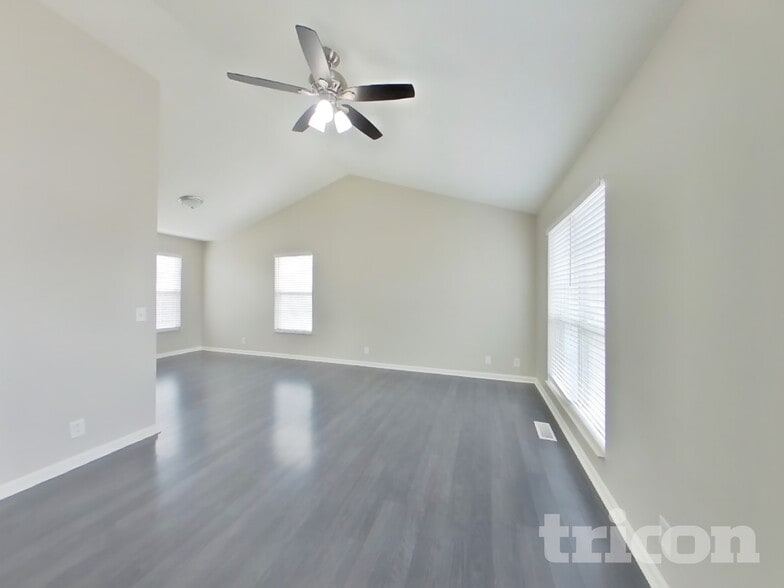 Building Photo - 716 Sweetwater Cir