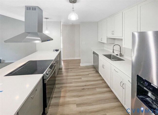 Building Photo - 7905 Tamarind Dr
