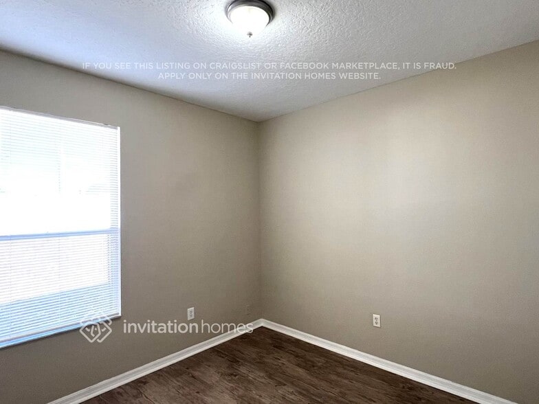 Building Photo - 16000 Arrowhead Trail