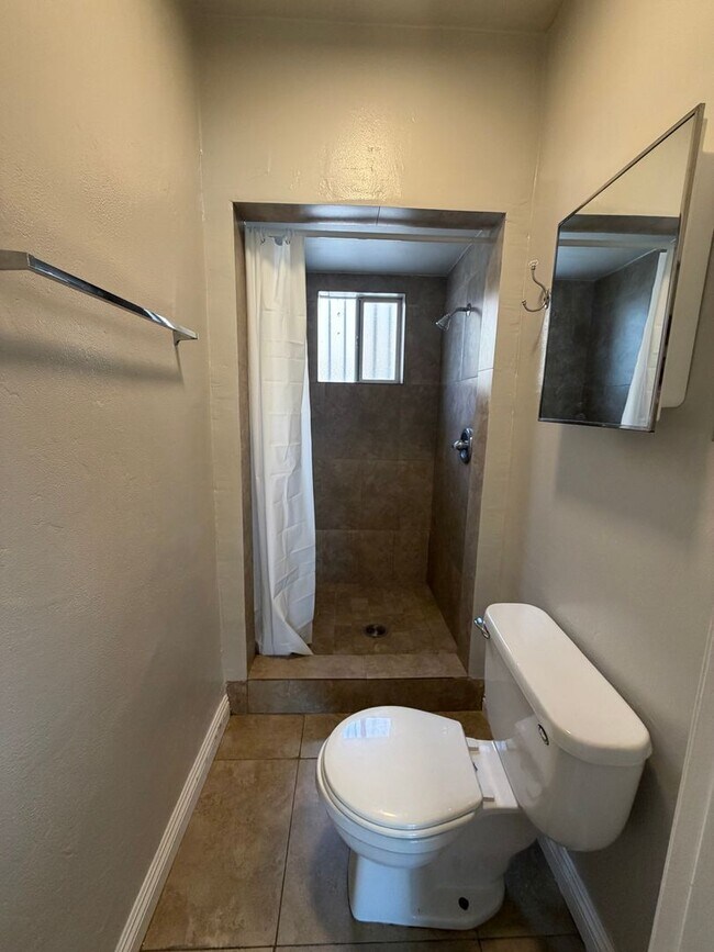 Building Photo - 339 E 19th St