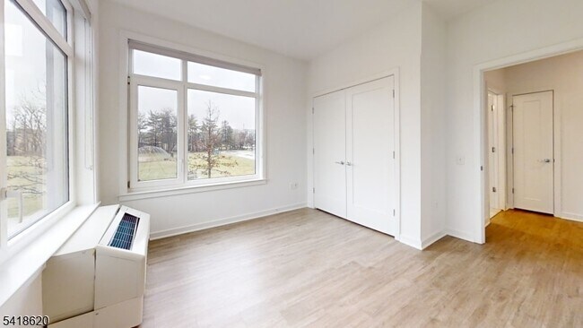 Building Photo - 1181 Morris Ave