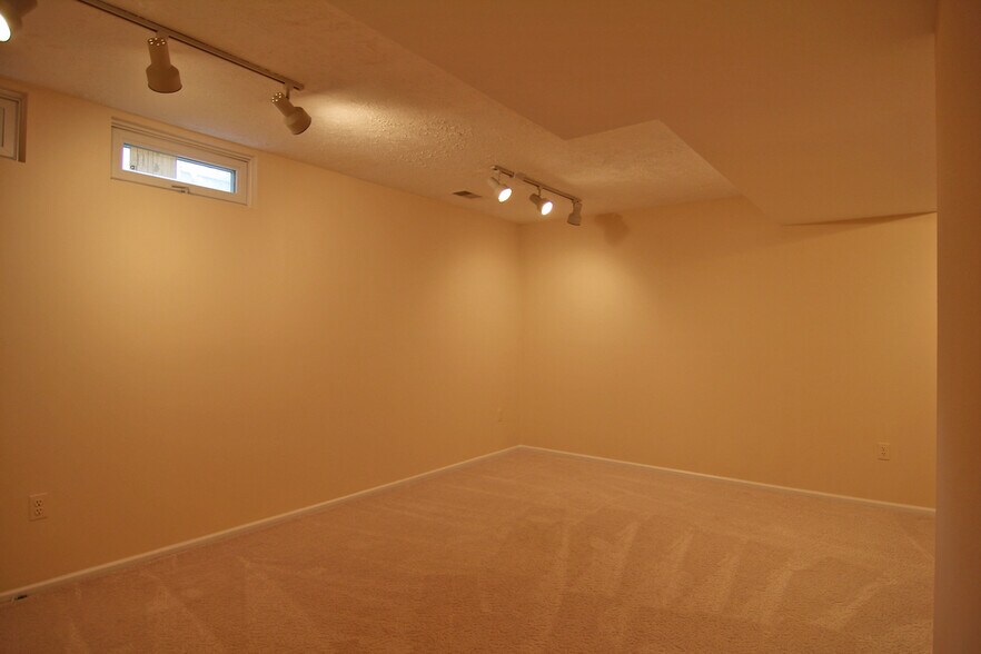 Building Photo - 6148 Martins Landing Ct