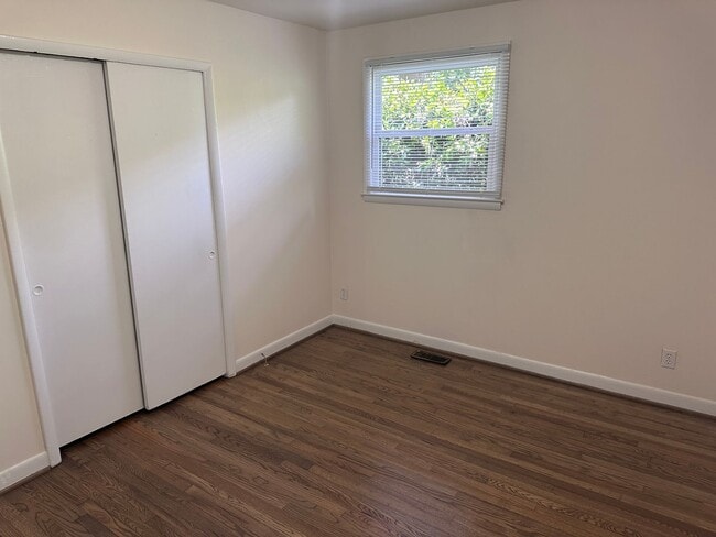 Building Photo - Country Club 3 Bedroom House