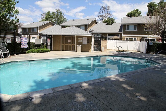 Building Photo - 2321 S Magnolia Ave