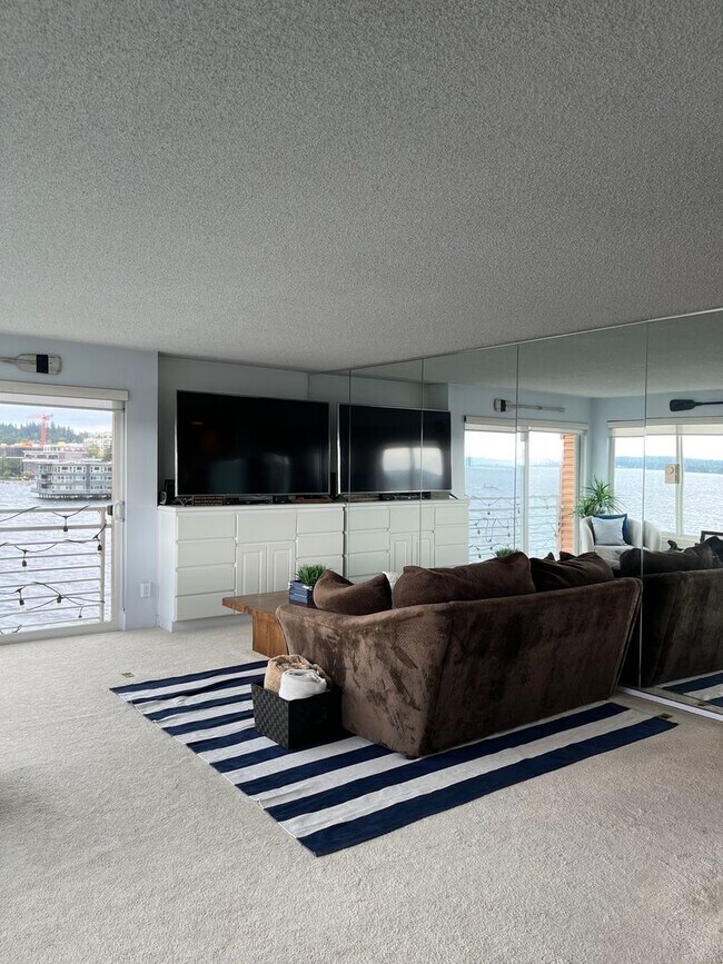 Building Photo - Kirkland Waterfront Condo Available Now! S...