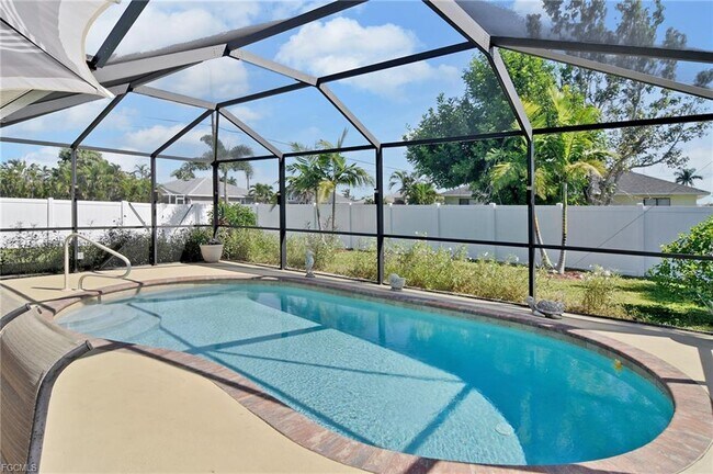 Building Photo - 4531 SW 14th Pl