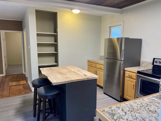 Kitchen toward bedrooms - 7051 Greenville Hwy