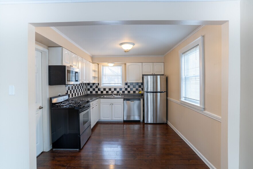 Building Photo - 17649 Dundee Ave