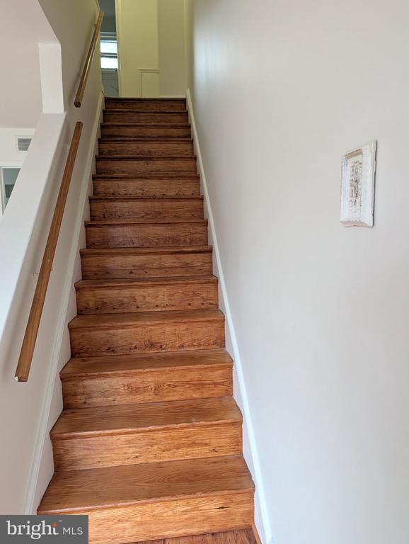 Building Photo - 2323 Gaylord Dr