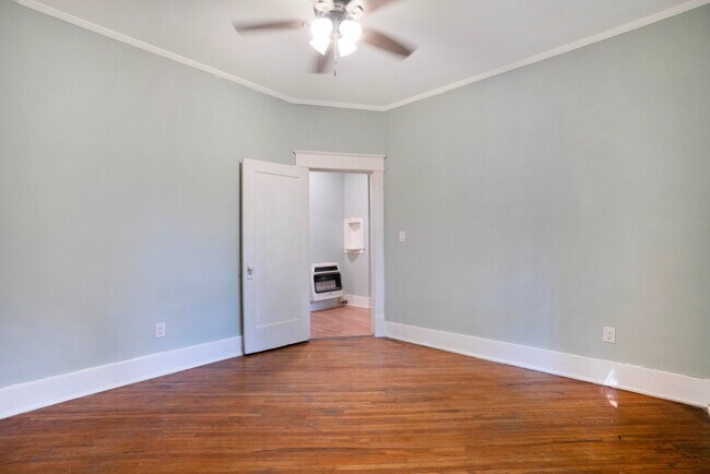 Building Photo - Charming Historic 2BR Apartment with Garag...