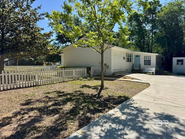 Building Photo - 382 Pecan Ave