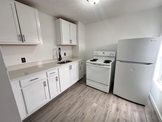 Building Photo - 132 Charles St