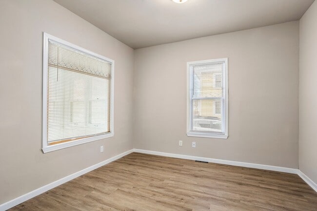 Building Photo - 3 Bedroom Fond Du Lac House