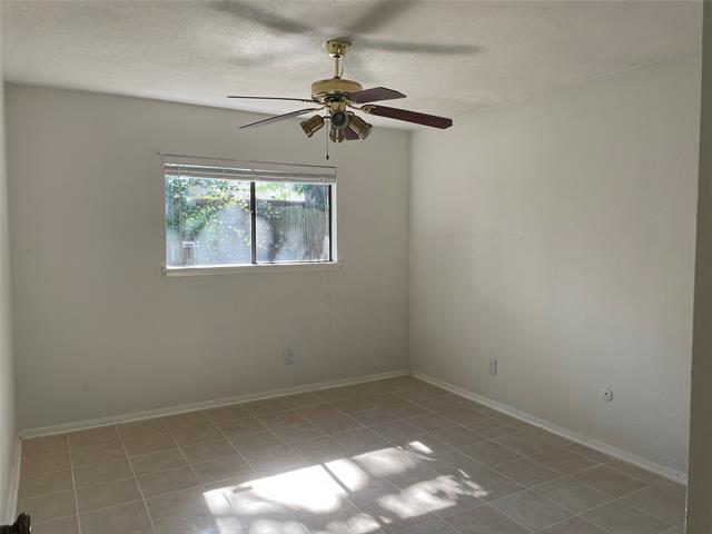 Building Photo - 2706 Treeview Dr