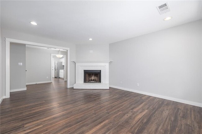 Building Photo - 4056 Coopers Hill Dr SE