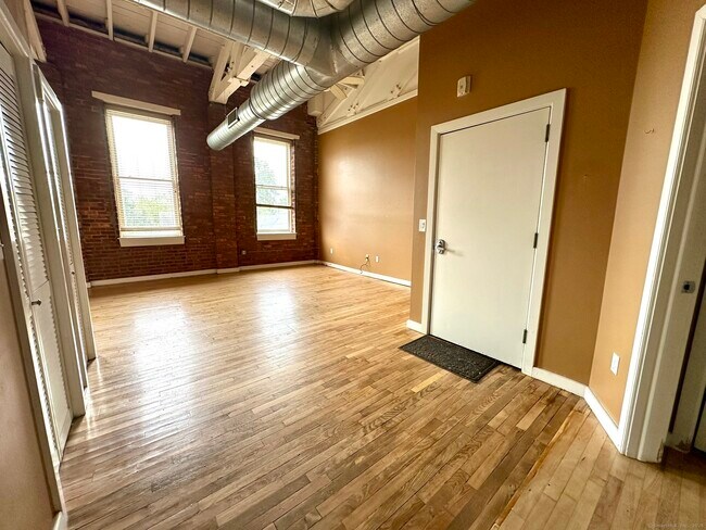 Building Photo - 325 Lafayette St