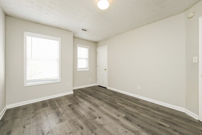 Building Photo - 411 Pondweed Dr