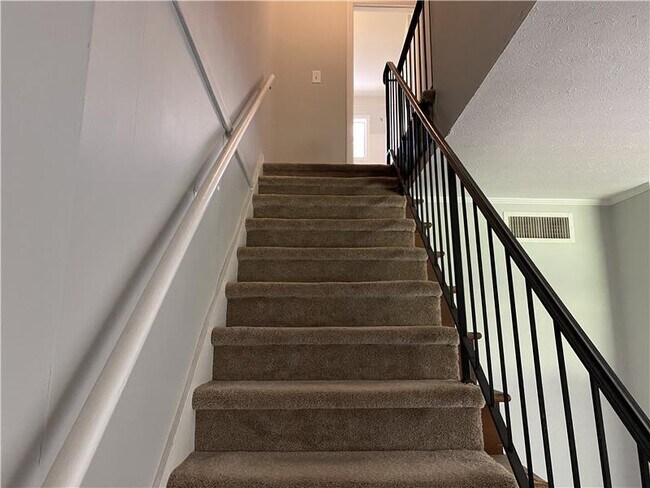 Building Photo - 4077 Pine Valley Rd