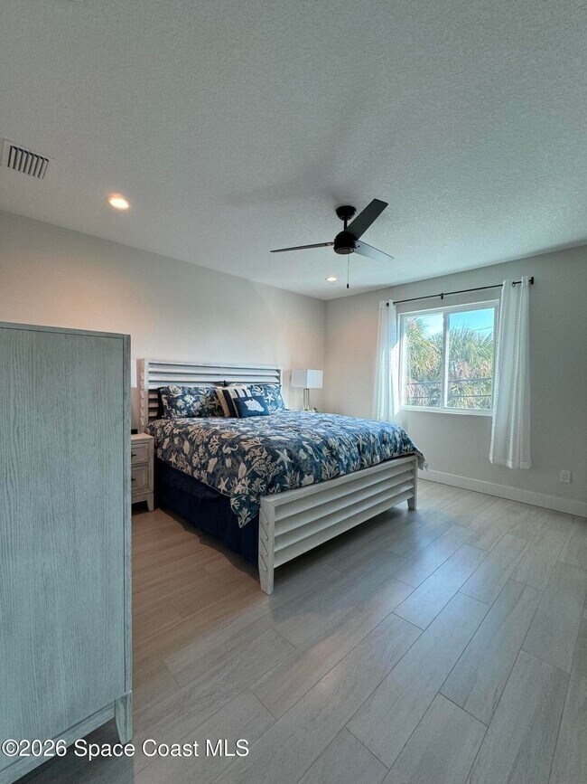 Building Photo - 223 6th Ave