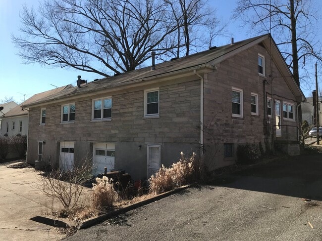 Building Photo - 105 Beechwood Ave