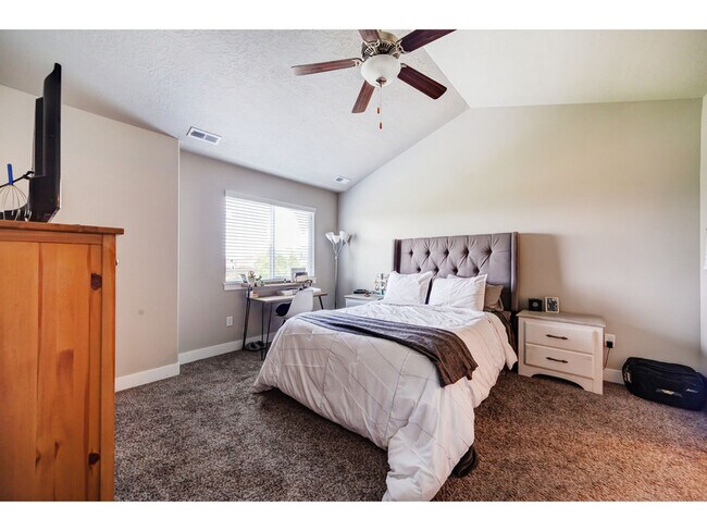 Building Photo - 718 S 1840 W