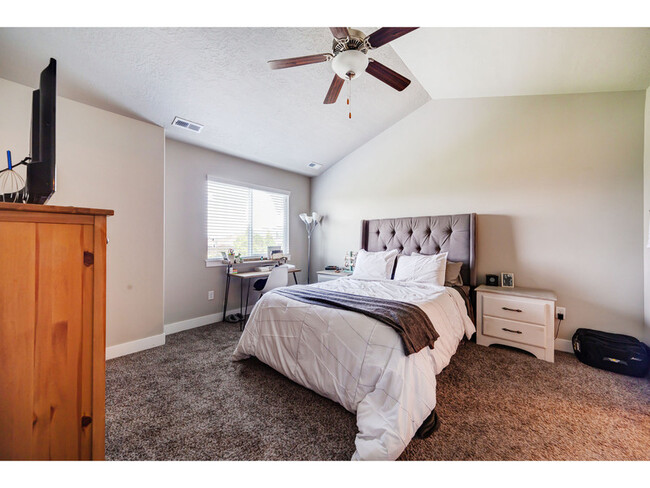Building Photo - 722 S 1840 W