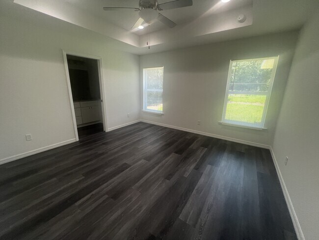 Building Photo - 128 Sparrow Rd