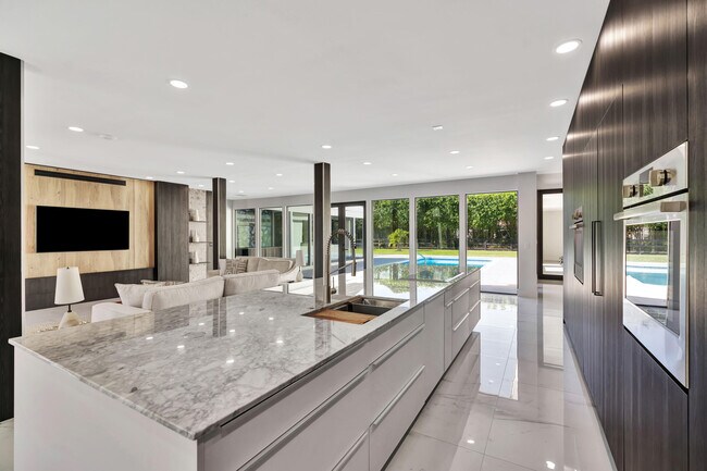 Building Photo - 7693 Steeplechase Dr