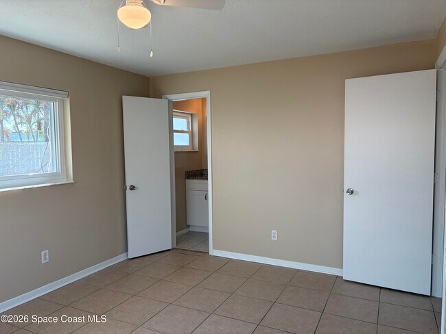 Building Photo - 619 Rosada St