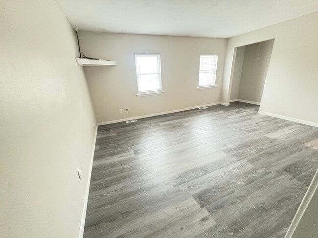 Building Photo - 813 S Grosvenor Ct