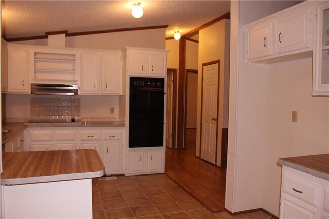 Building Photo - 391 Kc Dr