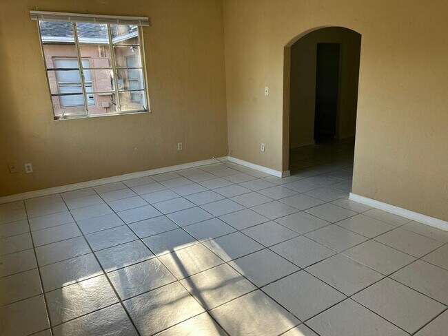 Building Photo - 4246 Minoso St