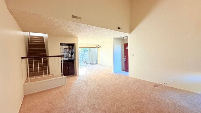 Building Photo - 1092 Melrose Ave