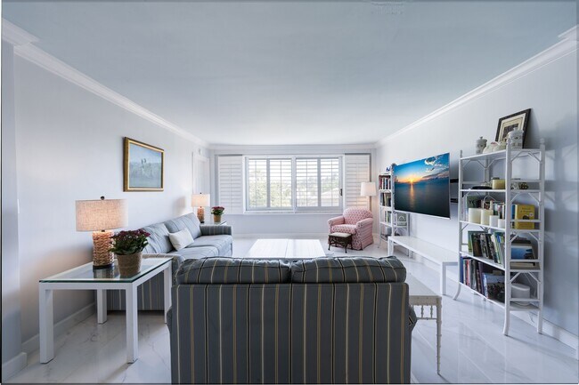 Building Photo - 170 N Ocean Blvd