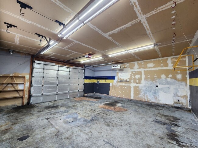 Building Photo - Shop-Ready 4BR Home with Lift-Ready Detached Garage & RV Parking Near Downtown Firestone