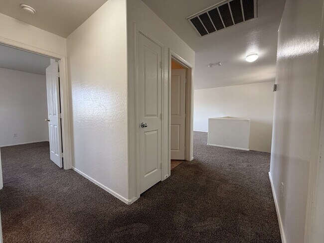 Building Photo - "Spacious 4-Bedroom Haven with 2 Bath Retreats in Laveen's Heart – 1,893 Sq Ft of Comfort!"