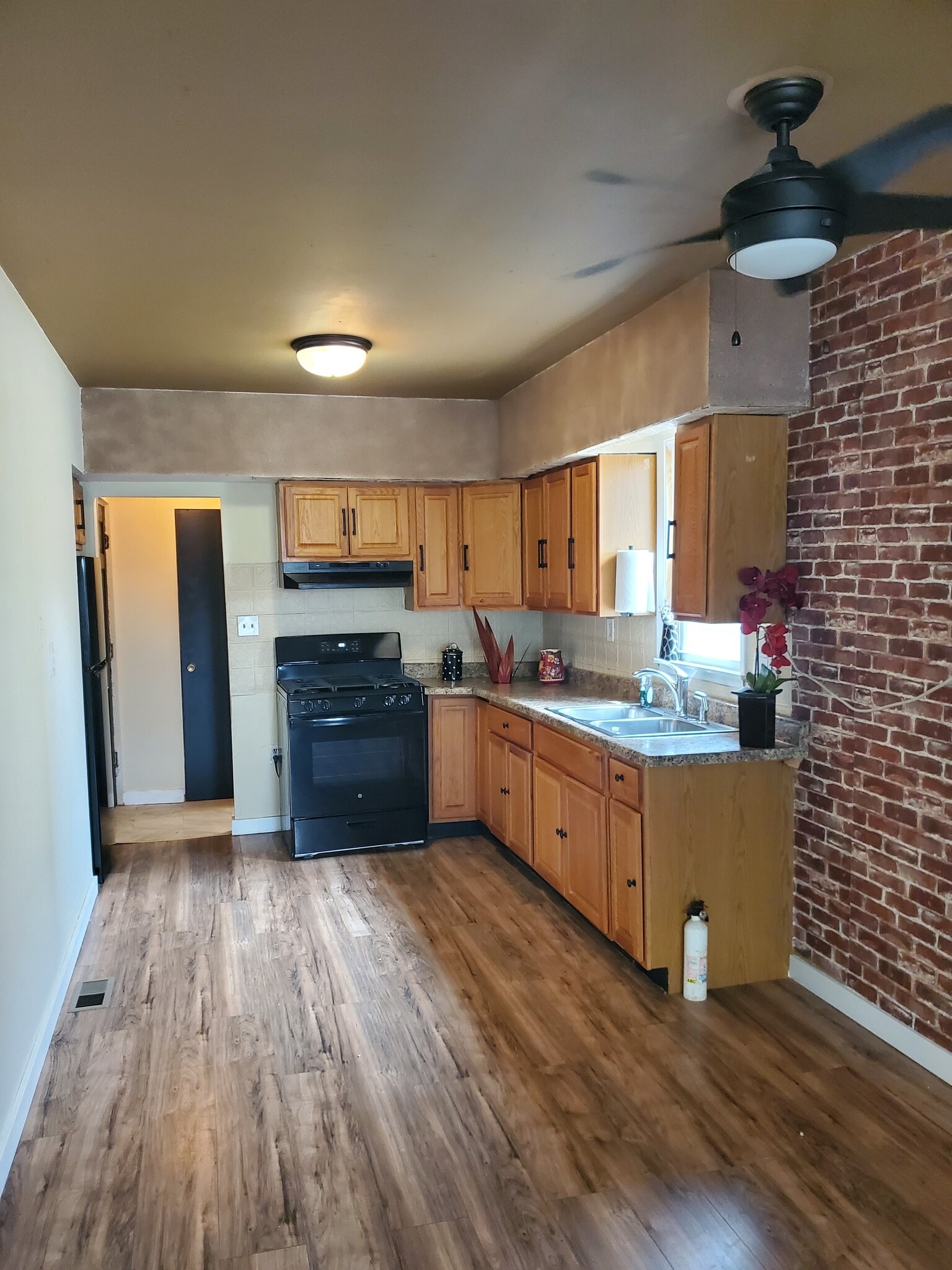 Kitchen - 623 Bohland Ave