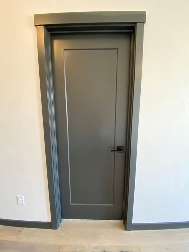 Building Photo - Close to Micron, 3 Bedroom 3 bath w/ a Mil...