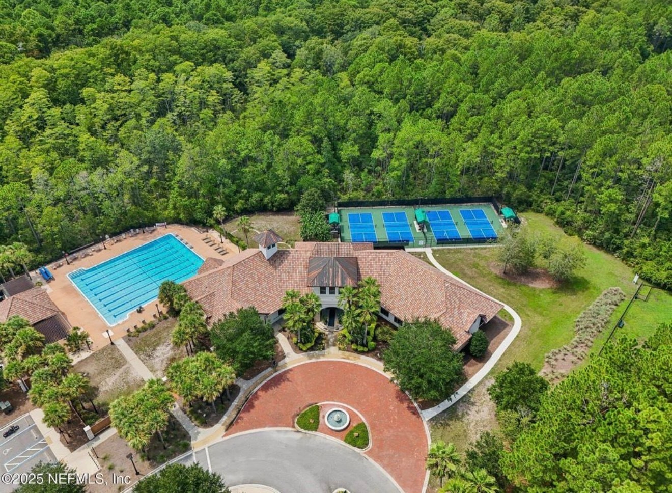 Building Photo - 73 Calle de Paz