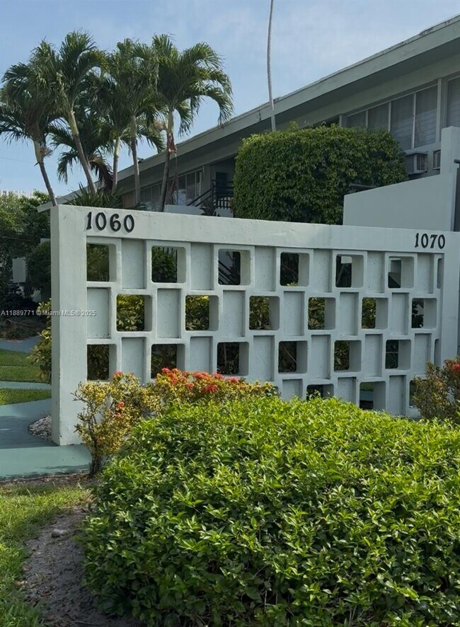 Building Photo - 1070 98th St