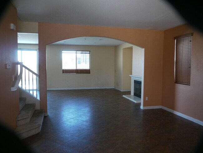 Building Photo - Spacious 4-Bedroom Home in North Fontana –...