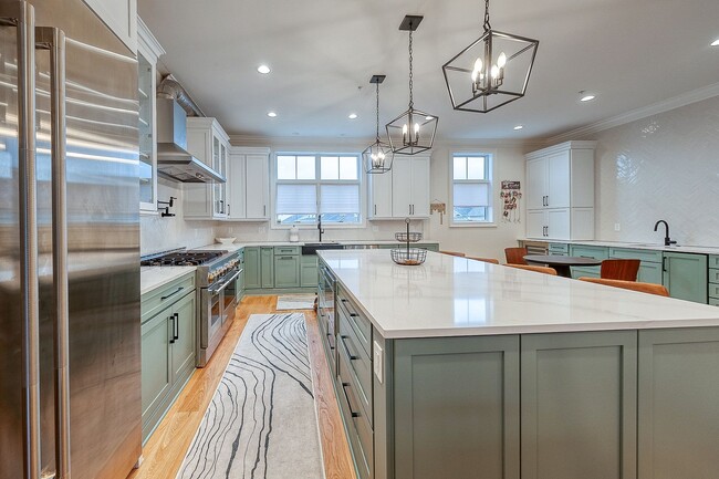 Building Photo - Prime US Open Rental: For those with disce...