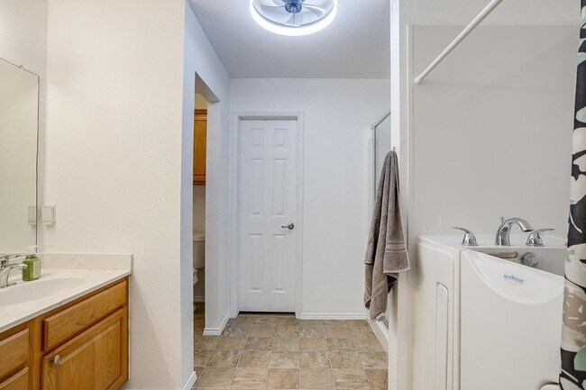 Building Photo - Amazing 3 Bed, 2 Bath Awaiting New Tenants- Burleson ISD- 76028