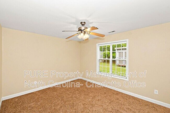 Building Photo - 1459 Ontario Dr