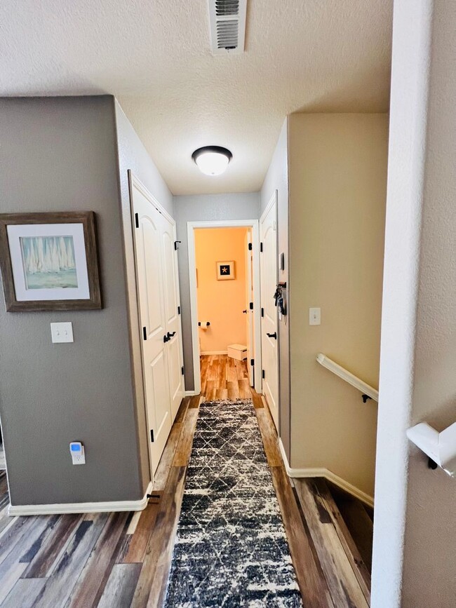 Building Photo - Gorgeous 3 bed/2.5 bath home with 3-CAR TANDEM GARAGE in Painted Sky