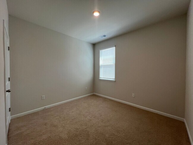 Building Photo - *COMING SOON* Longs - 4 Bedroom / 2 Bathro...