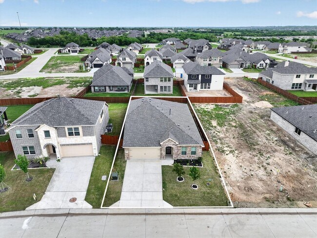 Building Photo - 925 Creekhollow Dr