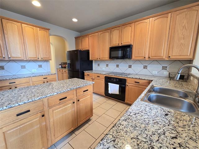 Building Photo - 687 Morgan Dr