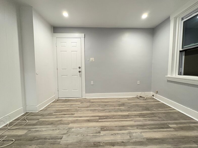 Building Photo - 5836 Phillips Ave