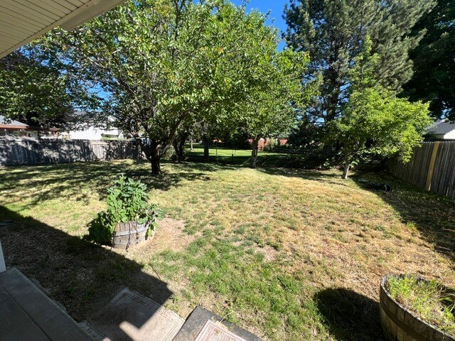 Building Photo - 3bed 3bath Great Meridian Location!